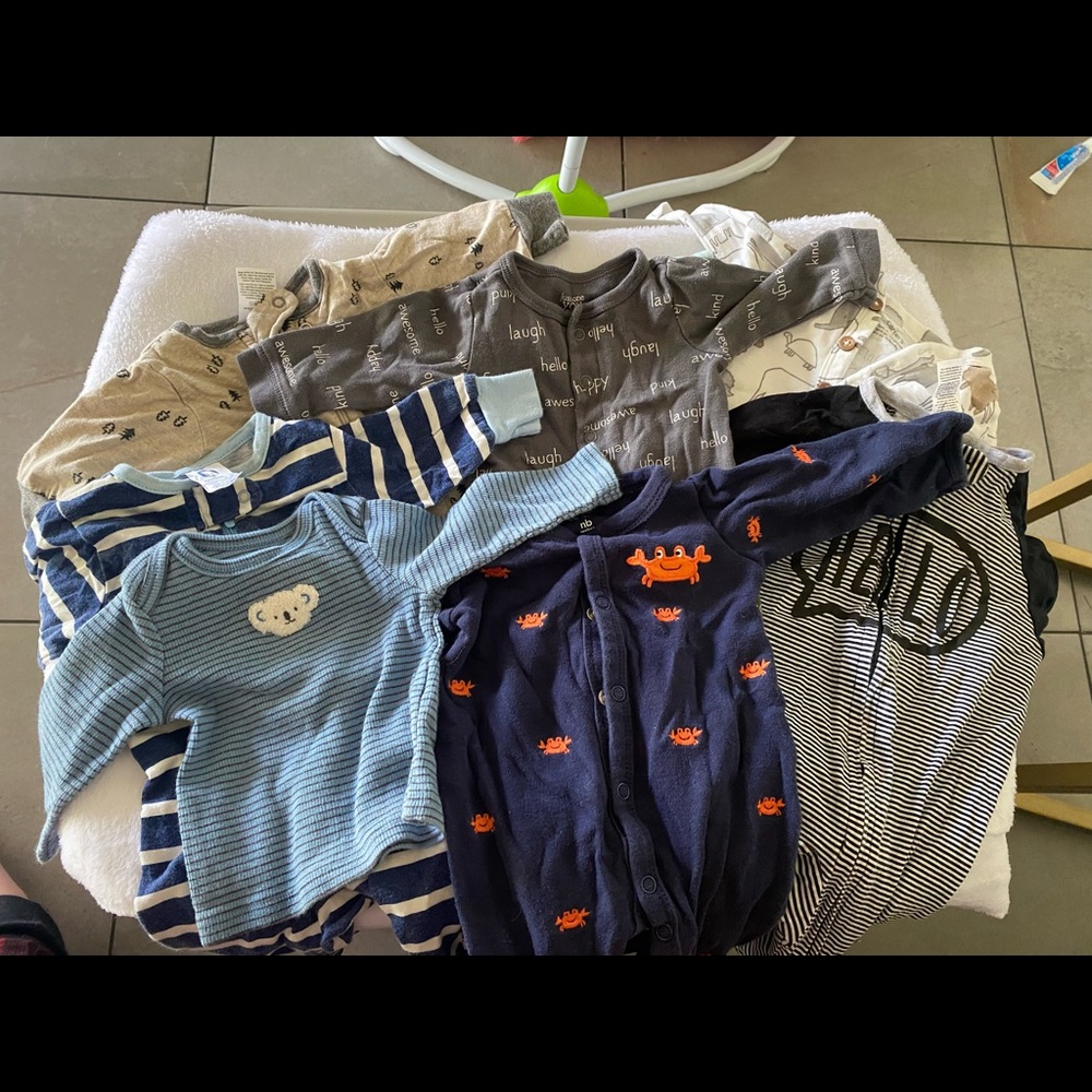 8 newborn clothing items
